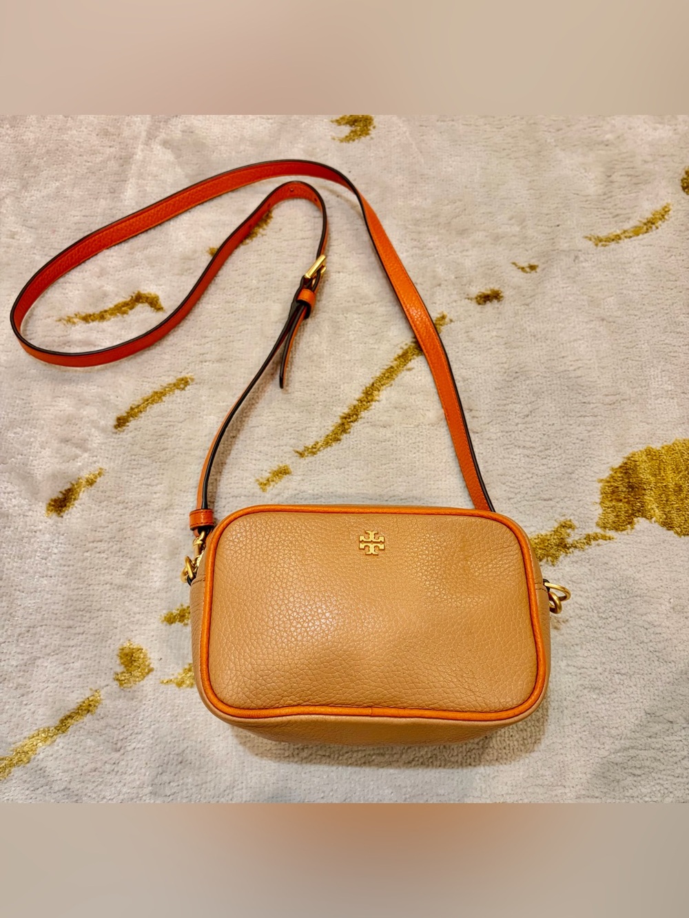 Tory Burch
Blake Color-Block Mini Camera Bag - Picture 2 of 11